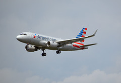 Anflug auf den Airbus Standort Finkenwerder. A319-115SL, American Airlines, D-AVXB, N4005X, (MSN 5753)