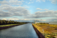 Datteln-Hamm-Kanal von der Fußgängerbrücke aus (Hamm) / 18.09.2021