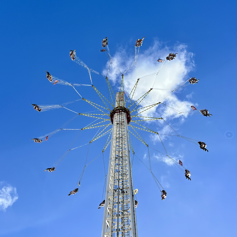 Leidens Ontzet 2022 – Swing ride