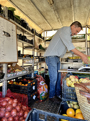 Fruit and veggies from hamlet to hamlet !
