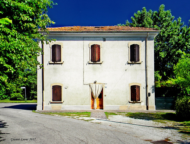 Valmarecchia - Secchiano (RN), Ex Stazione Ferroviaria della linea Rimini-Novafeltria.  -   Ex Railway Station on the disused line Rimini-Novafeltria.