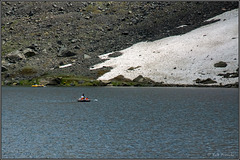 Schlauchboot im Gletschersee