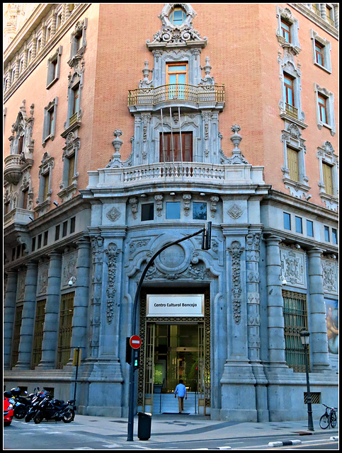 Valencia: edificio de la antigua Caja de Ahorros, 4