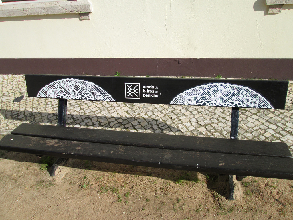 Bench inspired in local bobbin lace.