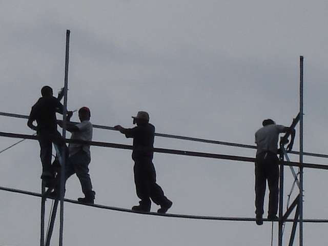 Travailleurs acrobates /Acrobatic workers