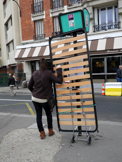 Elle n'est pas couchée .