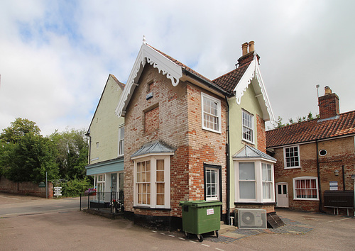 Ipernity: Nos.1-3 Bridge Street, Halesworth, Suffolk - By A Buildings Fan