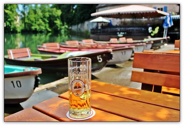 Rent a boat, or drink a beer - or both! (◕‿-)