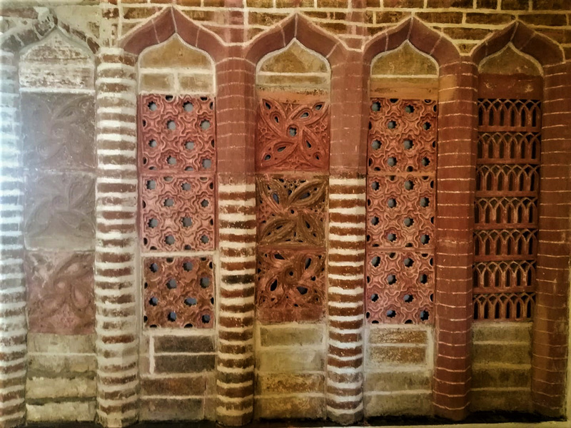 How many love stories had been lived behind this partition?