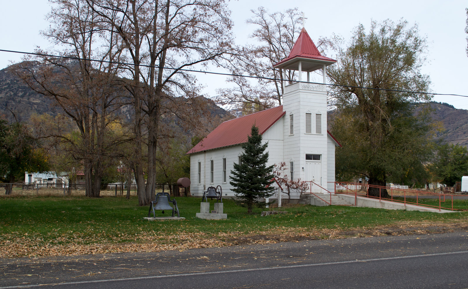 Surprise Valley Eagleville Community Church CA (0871)