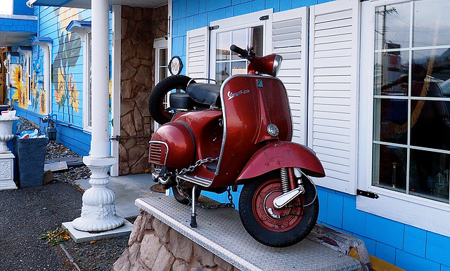 Cache Creek, BC - Vespa