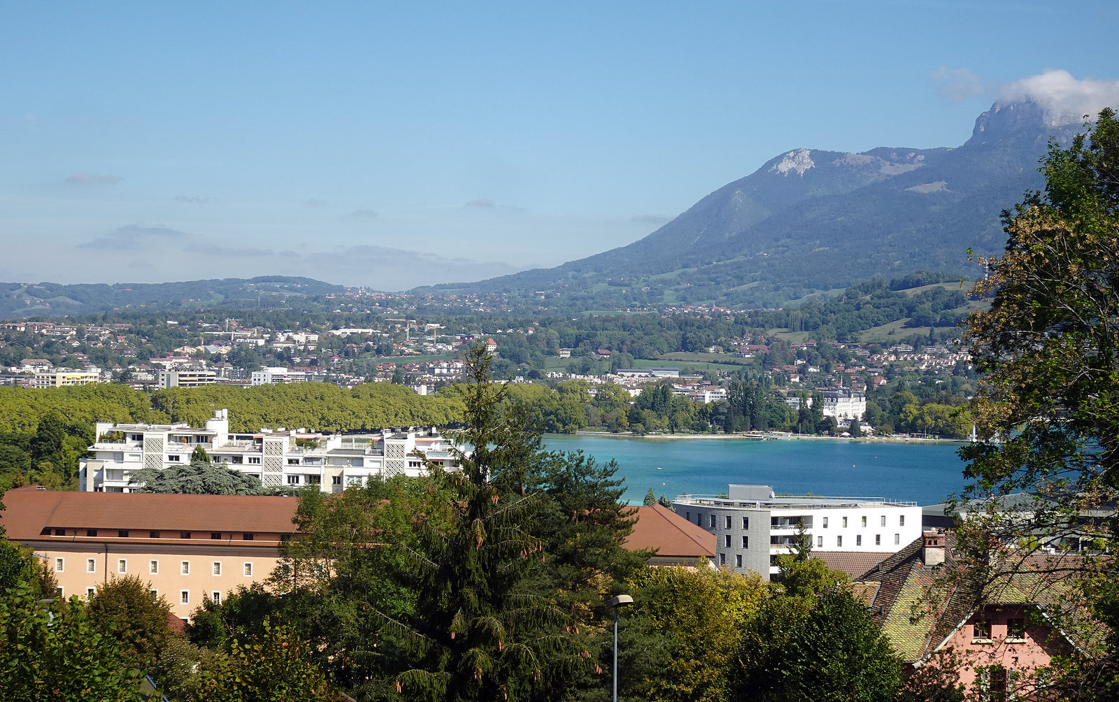 Blick zum nördlichen Ende des Lac d’Annecy