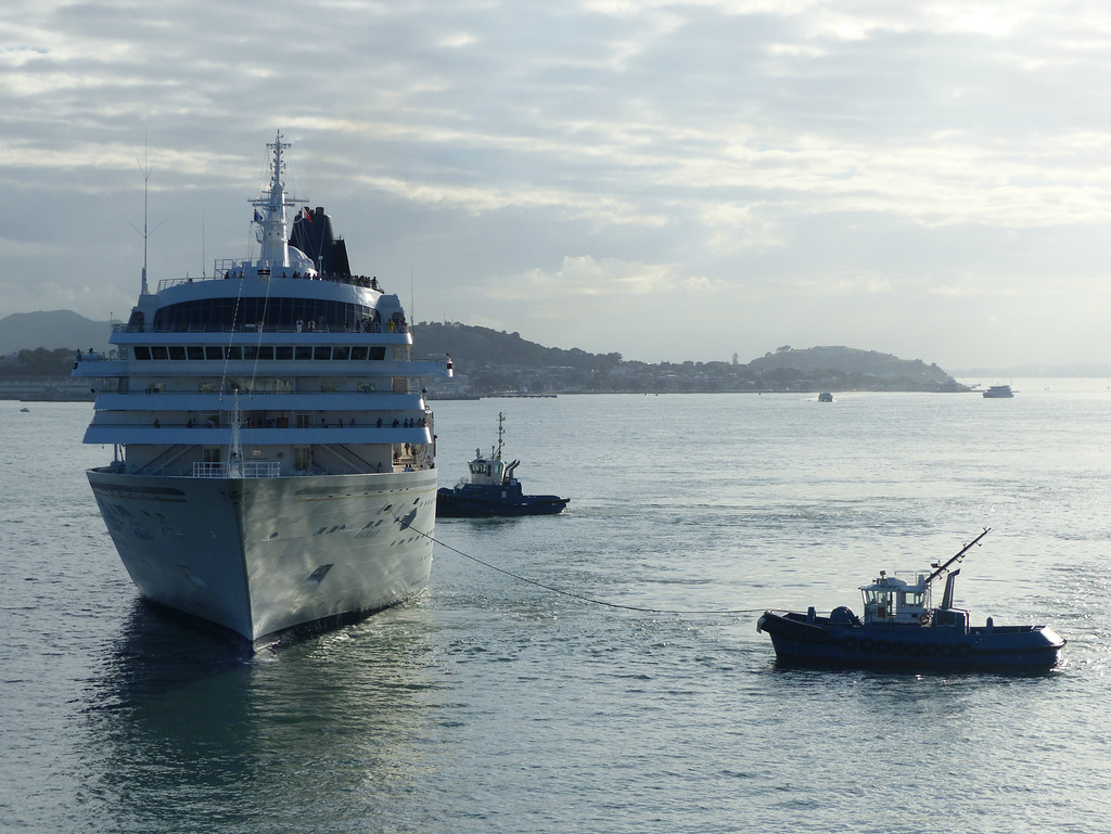 Asuka II arriving at Auckland (8) - 20 February 2015