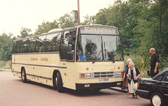 Empress Coaches LJI 3521 (F472 WFX) at Barton Mills picnic area (A1065) – 3 Aug 1993 (199-27)