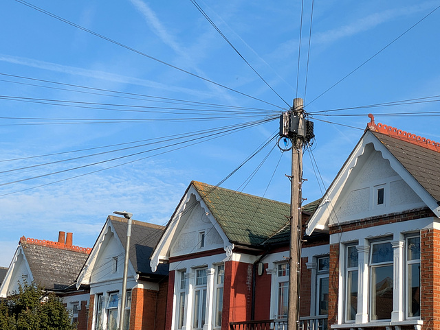 PXL 20251011 150016602-001-Wires