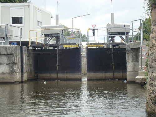 Warten auf die Schleuse...