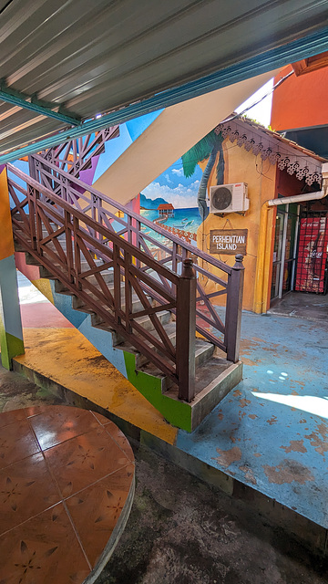 Escalier en zone colorée / Staircase in coloured zone