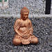 Ein Buddha im Kiesbett