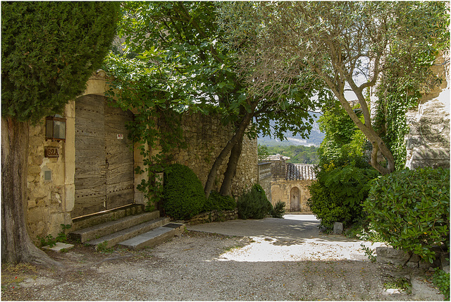 L'entrée du château - Der Eingang zum Schloss - The entrance to the castle