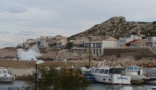 ...le bord de mer,malmené par le vent...