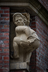 Skulptur am Memel-Haus (© Buelipix)
