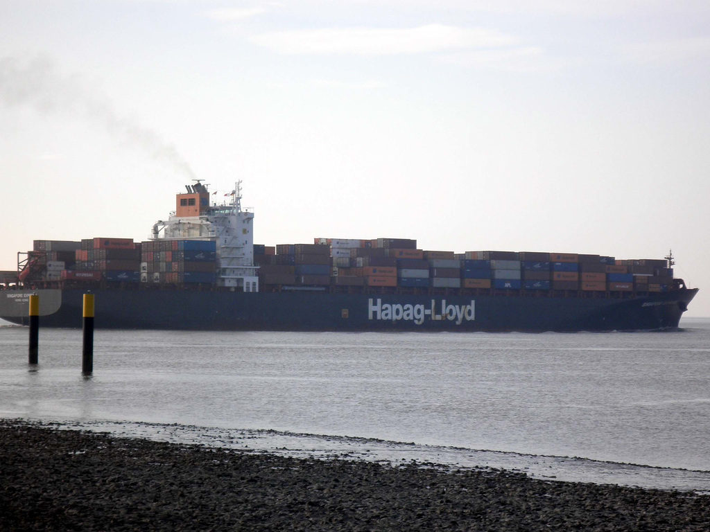 Singapore Express auslaufend Bremerhaven