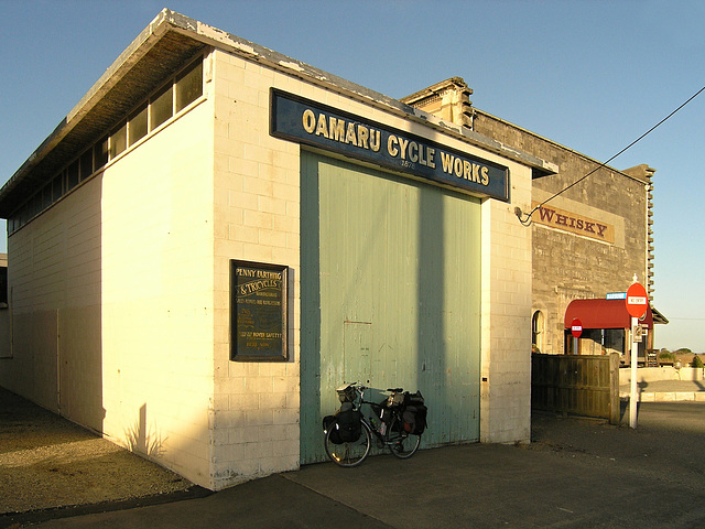 Oamaru Cycle Works... and my loaded bike