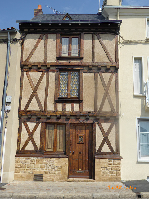 balade dans THOUARS Deux-Sèvres balade dans THOUARS Deux-Sèvres