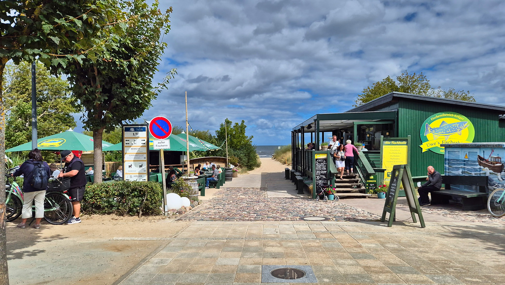 Zugang von der Promenade zum Stand in Ahlbeck