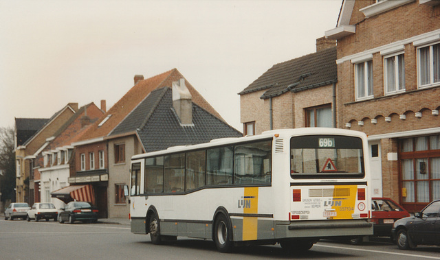 De Lijn contractor - Gruson Autobus 357134 (138 P3) in Poperinge - 25 Mar 1996