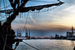 Abends in Hamburgs Hafen