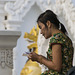 Szenen in der Shwedagon-Pagode (© Buelipix)