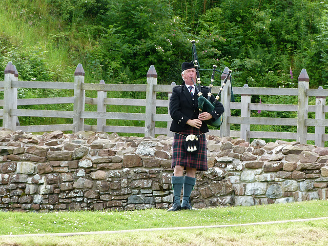 Da macht er dicke Backen.