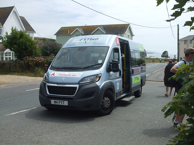 DSCF8595 FYT Bus W4 FYT at Freshwater Bay - 4 Jul 2017