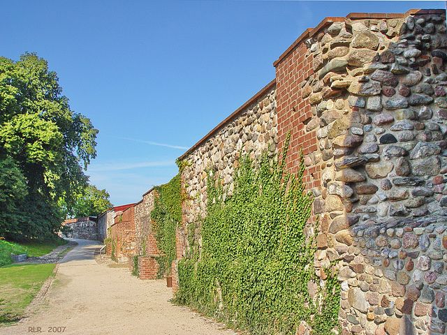 Bad Belzig,  Nordmauer der Burg Eisenhardt