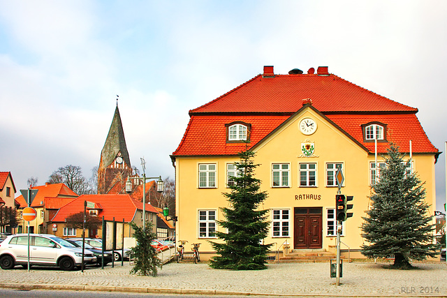 Neubukow,  Rathaus und Kirche