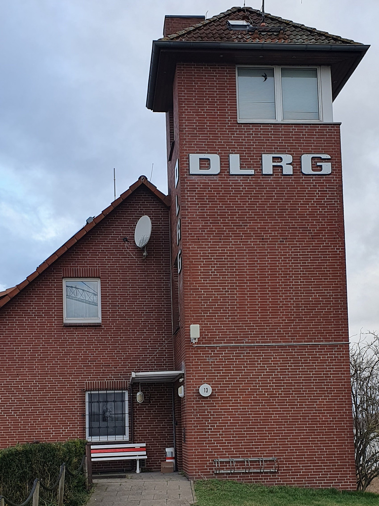 DLRG mit Bank