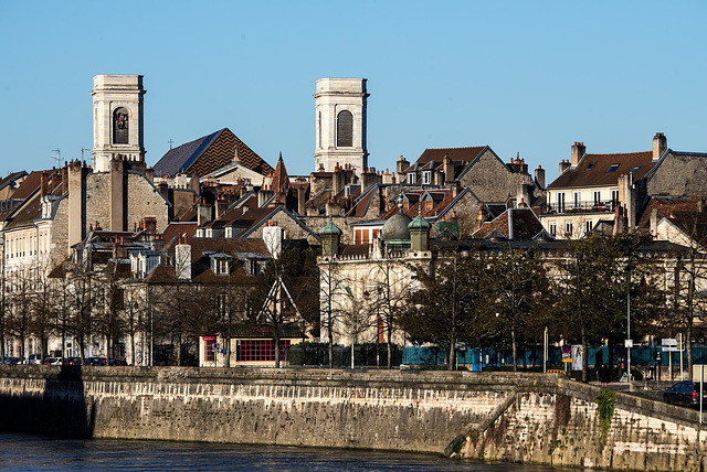 BESANCON: Quai de Strasbourg, l' église de la Madeleine.