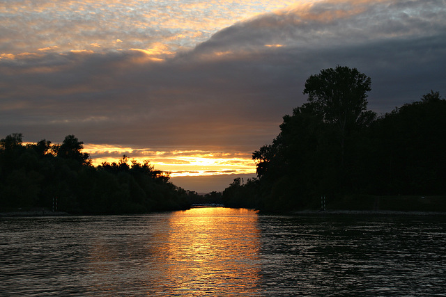 Goldener Weg zum Hafen