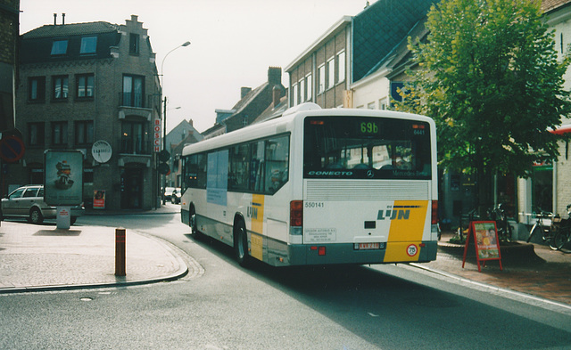 De Lijn contractor - Gruson Autobus 357141 (KWK 218) in Poperinge - 23 Aug 2003
