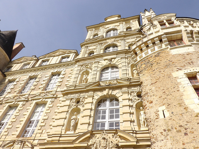 Façade du château de Brissac (49)