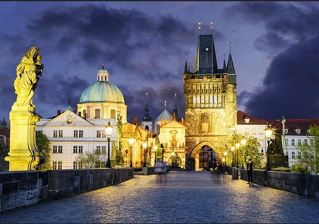 Prago - Karola ponto kun Turo de la Malnova Urbo / Prague - Charles Bridge with the Old Town Tower