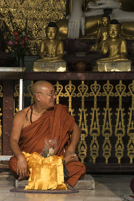 Szenen in der Shwedagon-Pagode (© Buelipix)