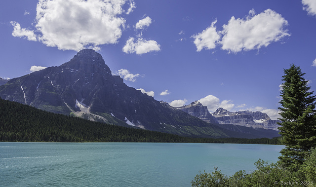 Lower Waterfowl Lake  (© Buelipix)