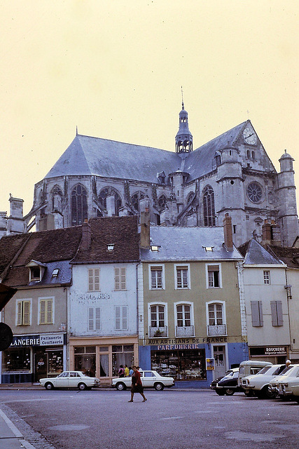 St Florentin (89) Août 1972. (Diapositive numérisée).