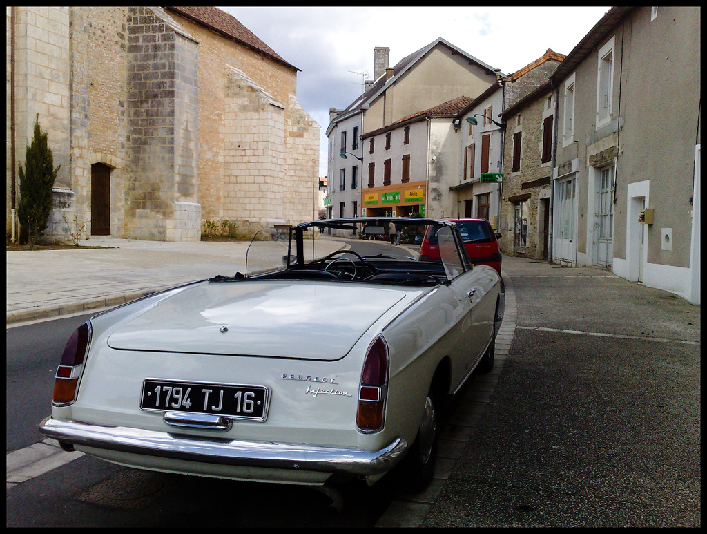 Peugeot 404 cabriolet (rear ¾)