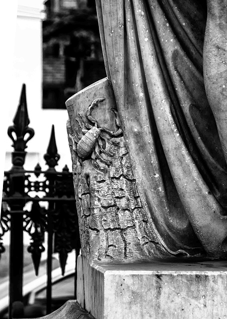 Statue detail: HFF