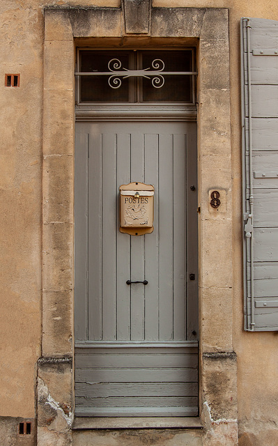 A door in Arles