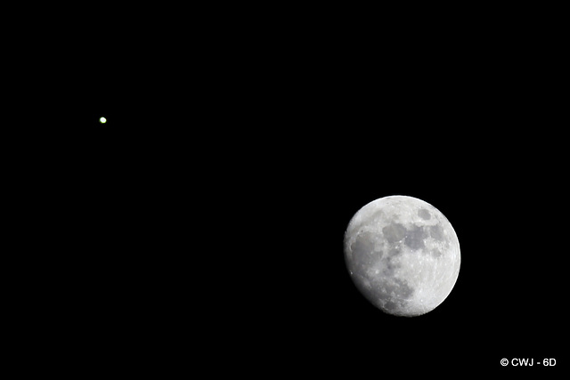 A gibbous moon and Jupiter in early evening Eastern skies