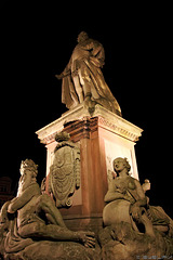 nachts auf der Alten Brücke in Heidelberg (© Buelipix)